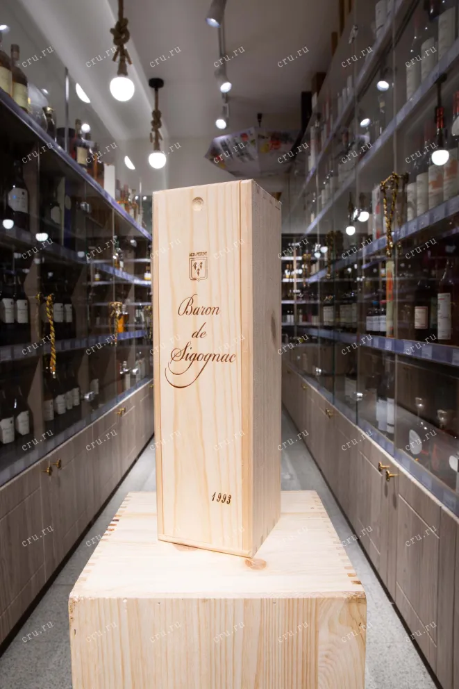 В магазине Крю Профи Baron de Sigognac wooden box 1993 0.7 л