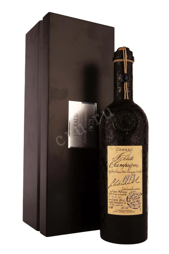 Коньяк Lheraud Petite Champagne in wooden box 1973 0.7 л