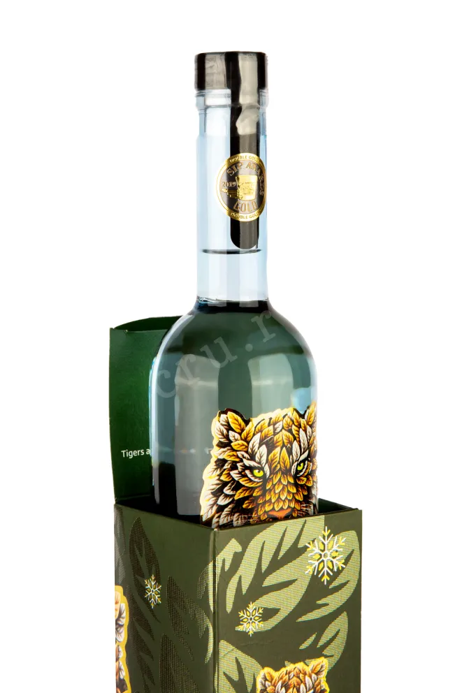 В подарочной коробке Organika 2023 0.7 л