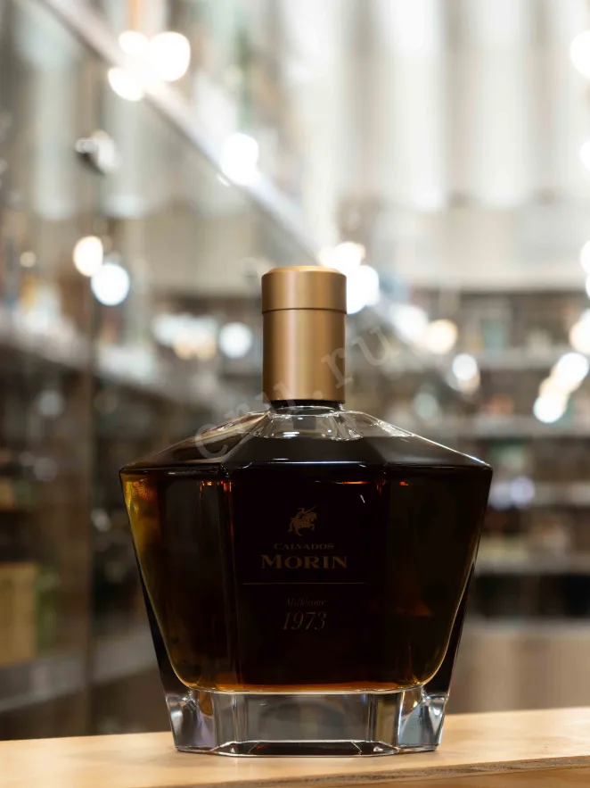 В магазине Крю Профи Morin Millesime 1973 gift box 1973 0.7 л