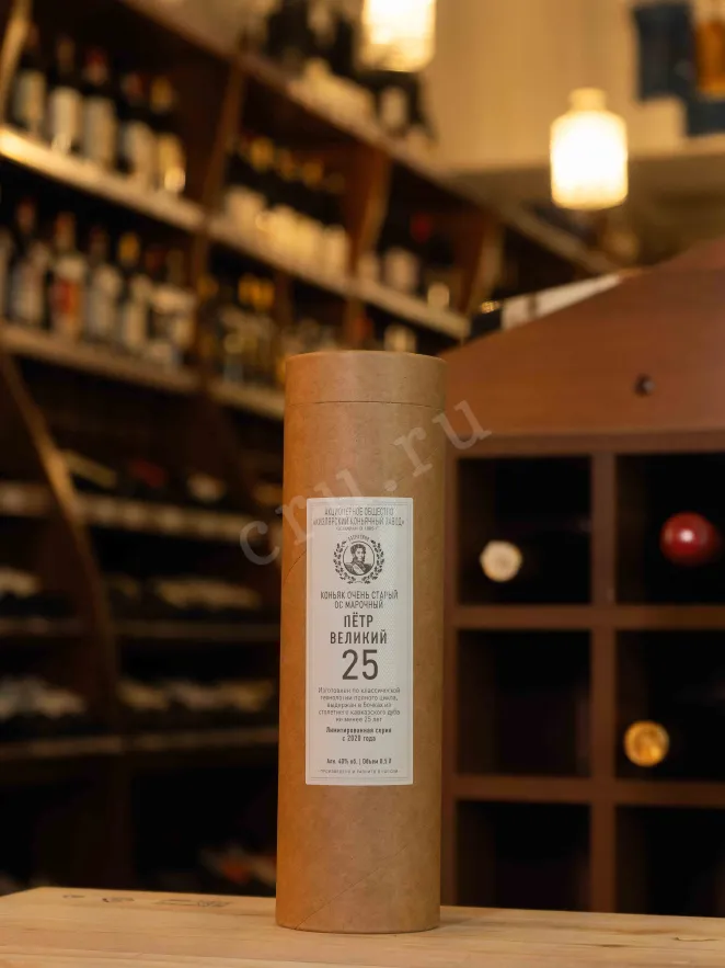 В магазине Крю Профи Petr Velikiy 25 years in tube 0.5 л