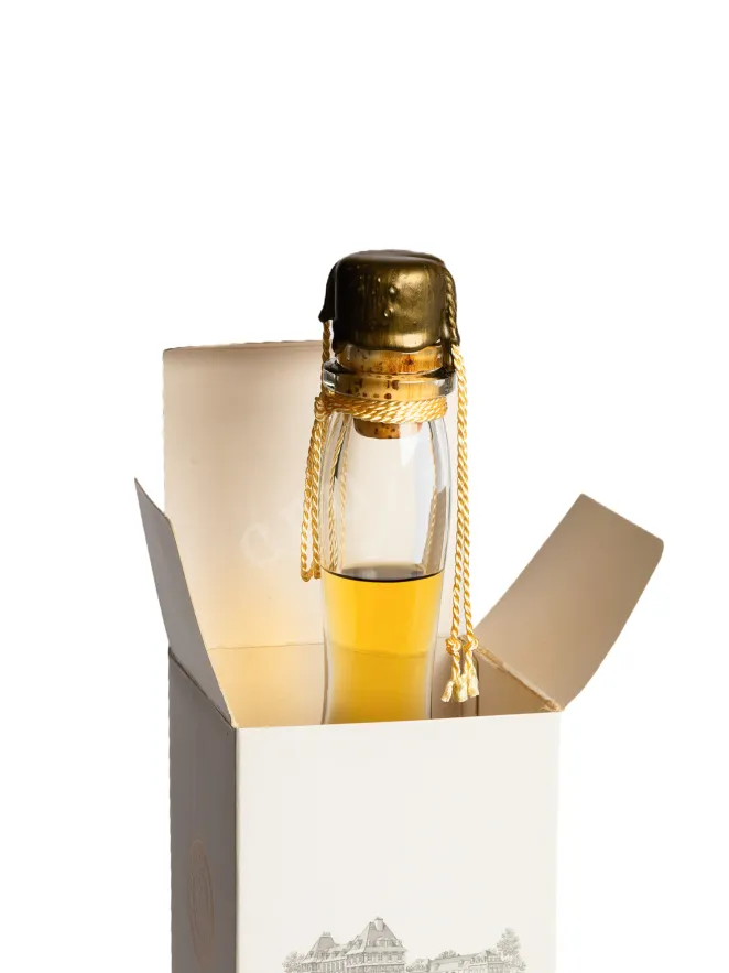 В подарочной коробке Chateau du Breuil Finition en Futs d Sherry Oloroso 7 Ans d’Age 0.7 л