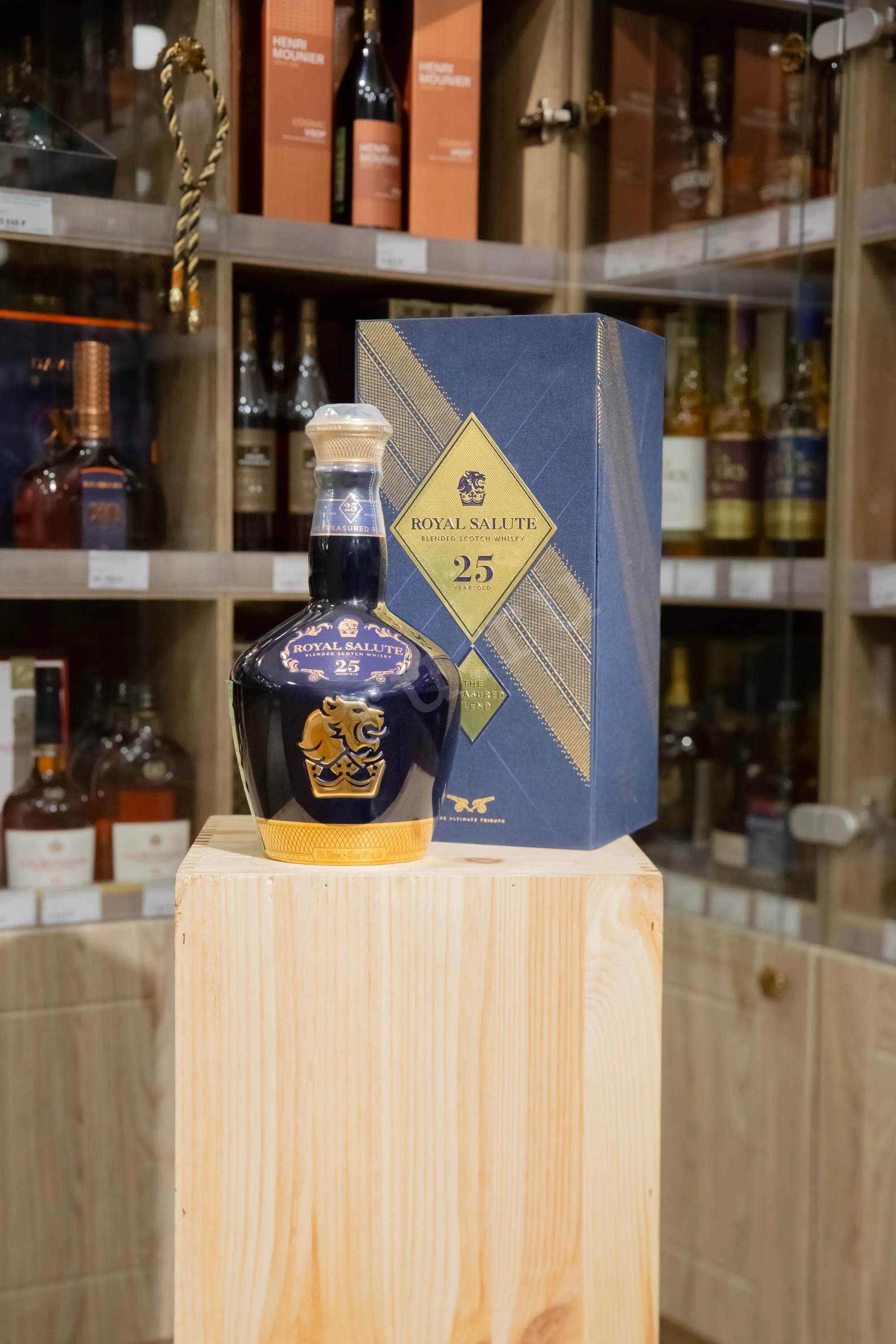 Chivas Royal Salute 25 Years Old The Treasured Blend gift box 0.7