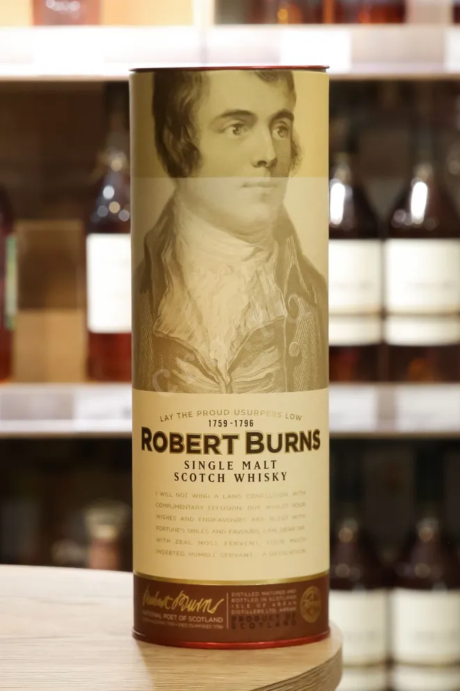 В магазине Крю Профи Robert Burns Single Malt in tube 0.7 л