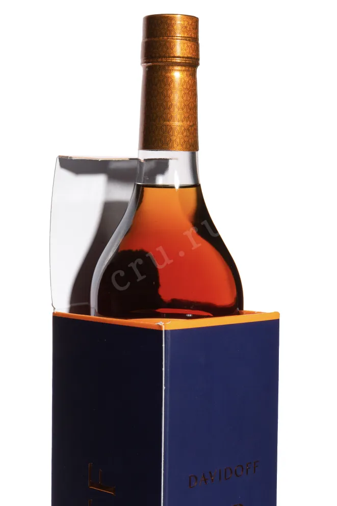 В подарочной коробке Davidoff VSOP 0.7 л