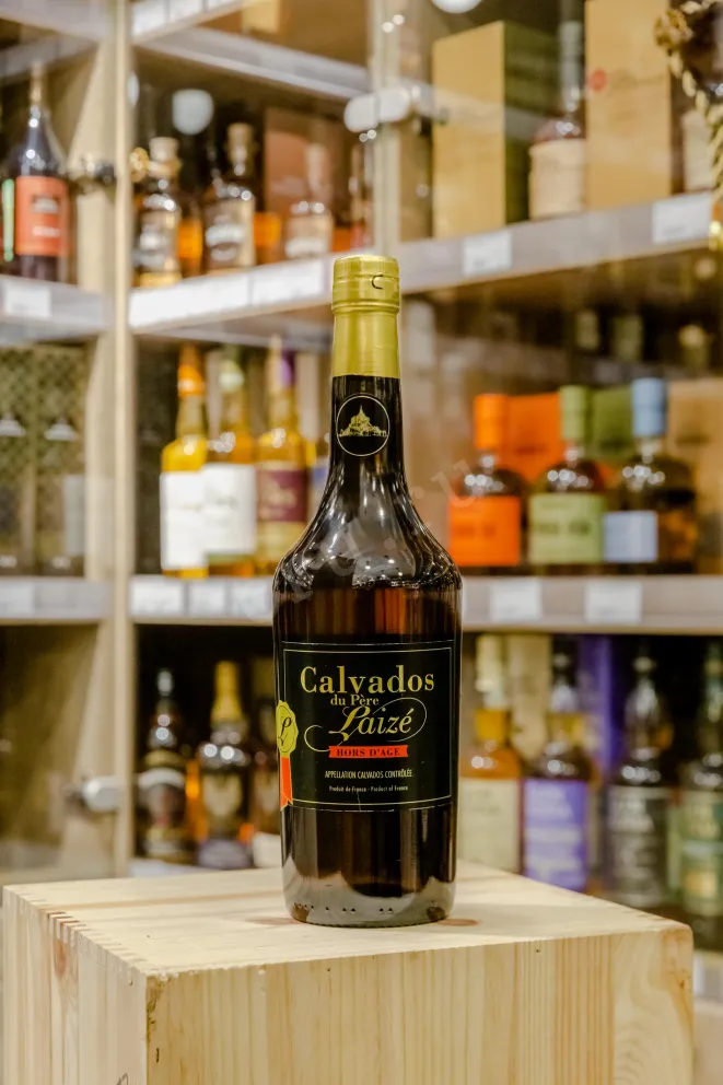 В магазине Крю Профи Calvados du pere Laize Hors d'Age with gift box 0.7 л