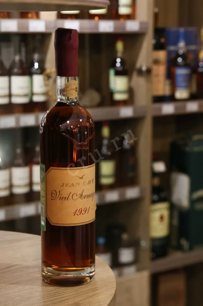 В магазине Крю Профи Jean Cave Vieil in gift box 1991 0.7 л