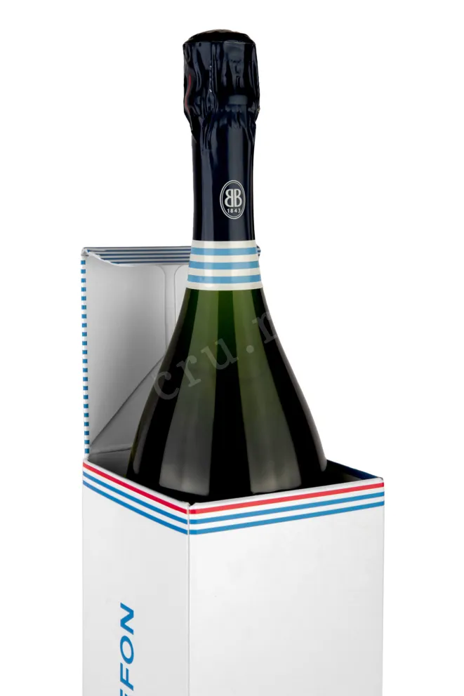 В подарочной коробке Besserat de Bellefon Extra Brut 0.75 л