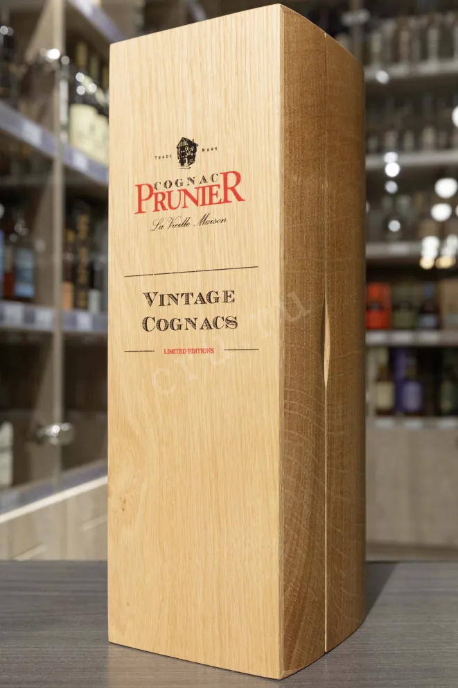 В магазине Крю Профи Prunier Fins Bois Vintage 1985 wooden box 1985 0.7 л