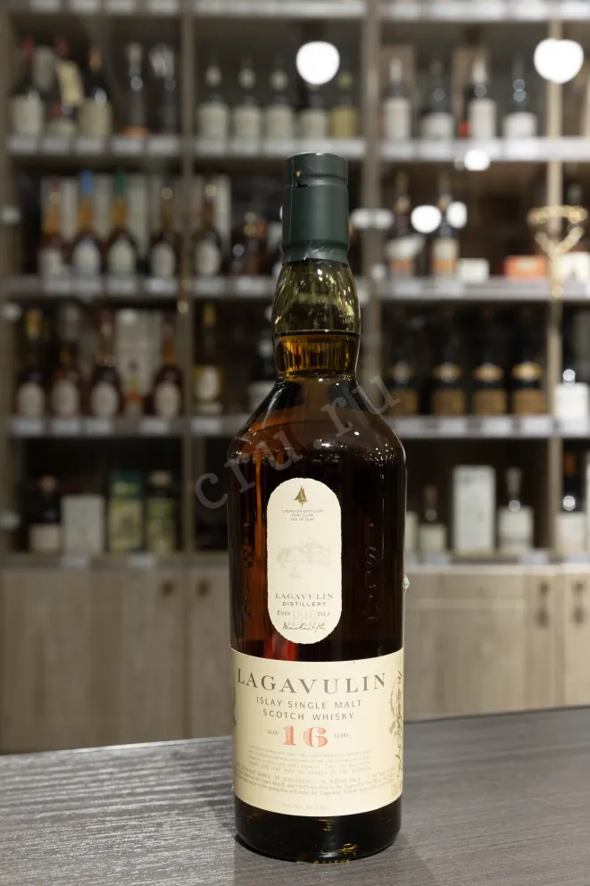 В магазине Крю Профи Lagavulin 16 years with gift box 0.7 л