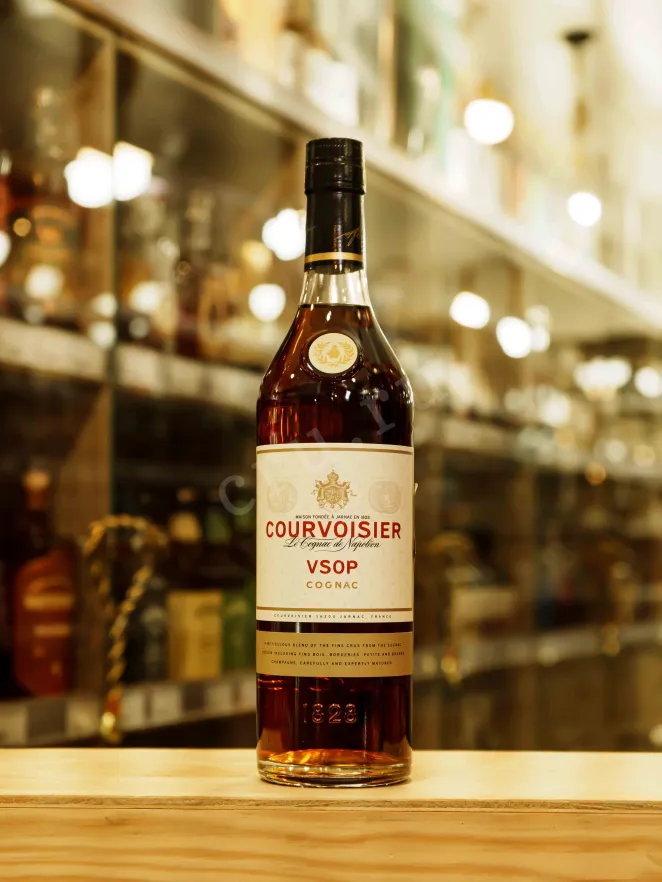 В магазине Крю Профи Courvoisier VSOP 0.7 л