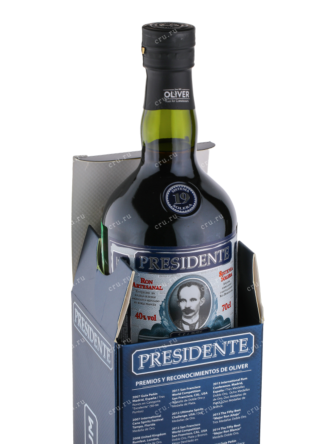 Бутылка рома Оливер Президент Марти 19 лет 0.7 в подарочной коробке