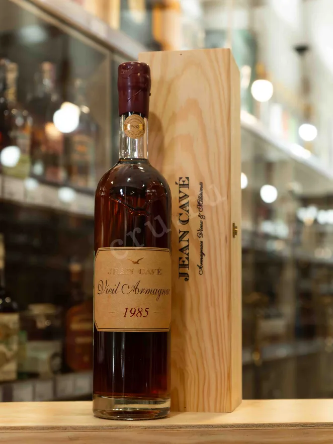 В магазине Крю Профи Jean Cave Vieil Armagnac AOC wooden box 1985 0.7 л