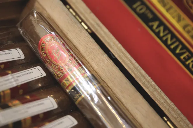 В магазине Крю Профи Perdomo Reserva 10th Anniversary Ericure Sun Grown *25