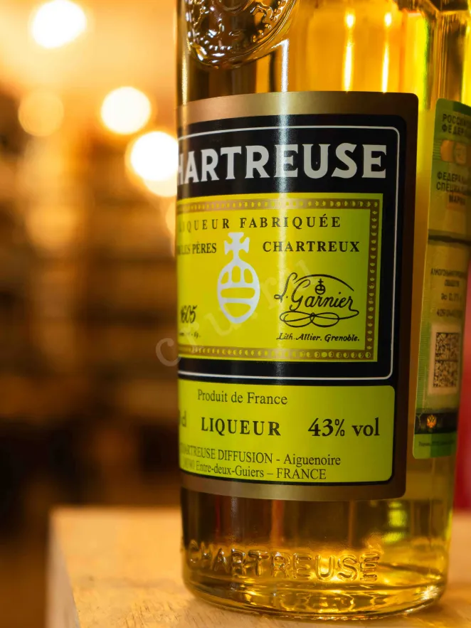 В магазине Крю Профи Chartreuse Jaune 0.7 л