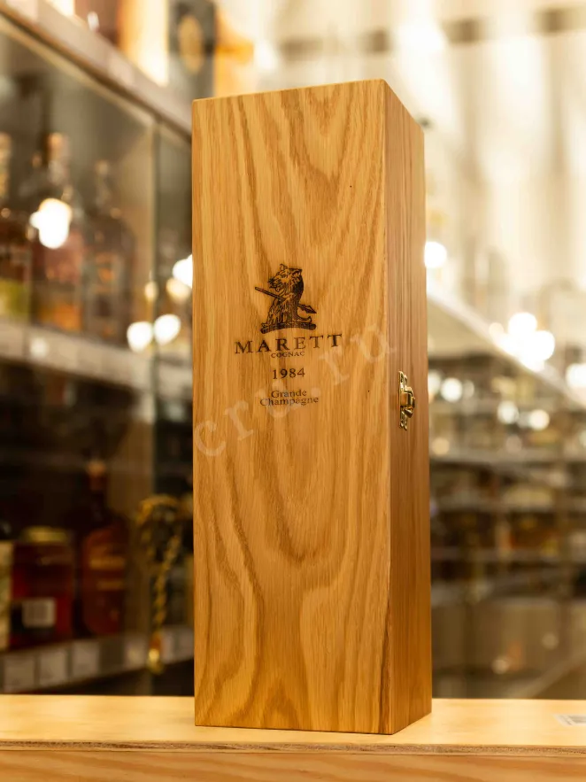 В магазине Крю Профи Marett Grande Champagne in wooden box 1984 0.7 л