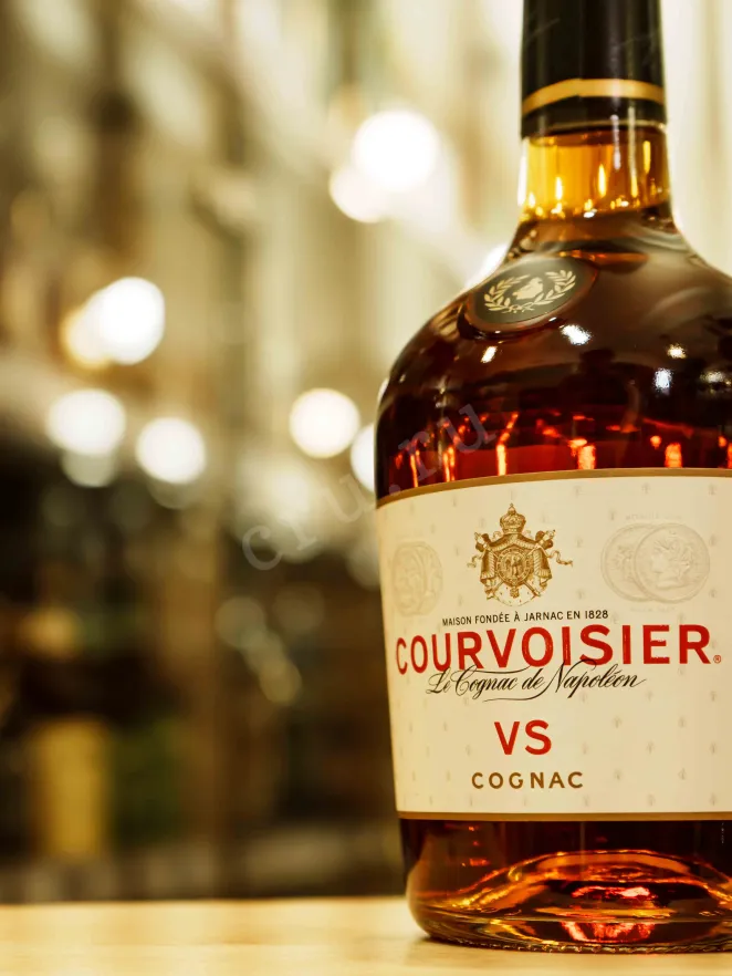В магазине Крю Профи Courvoisier VS gift box 0.7 л
