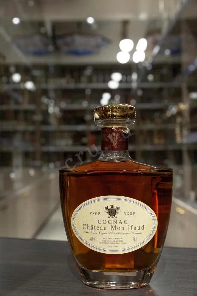 В магазине Крю Профи Chateau de Montifaud Petite Champagne VSOP in gift box 0.7 л