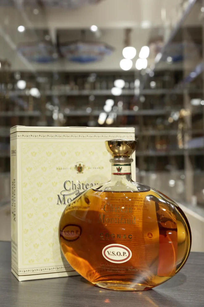 В магазине Крю Профи Chateau de Montifaud Petite Champagne VSOP gift box 0.5 л