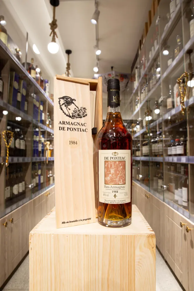 В магазине Крю Профи Bas-Armagnac De Pontiac wooden box 1984 0.7 л