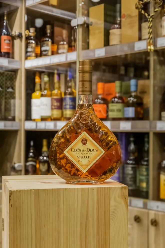 В магазине Крю Профи Cles des Ducs VSOP 0.7 л