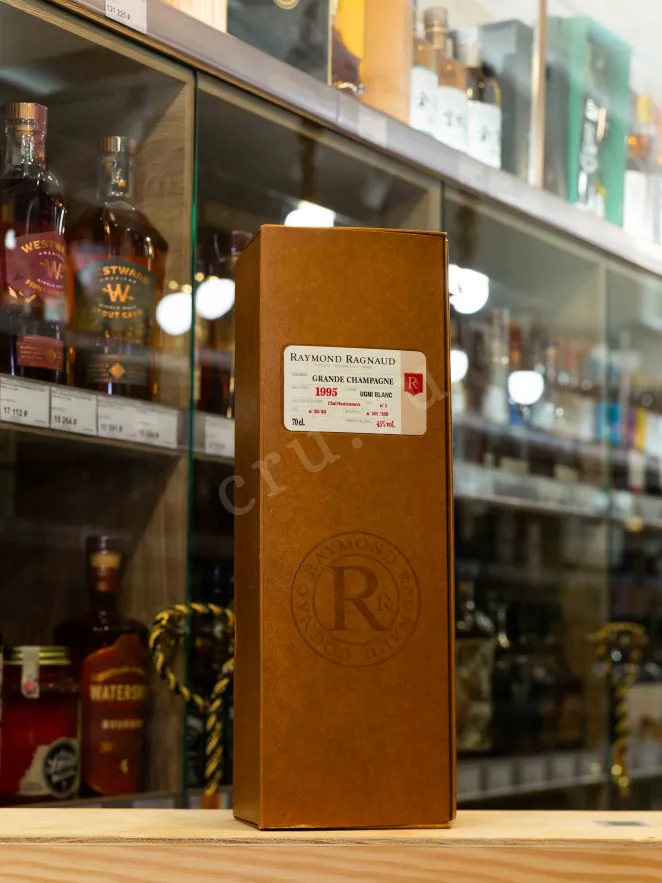 В магазине Крю Профи Raymond Ragnaud Millesime Grande Champagne in gift box 1995 0.7 л