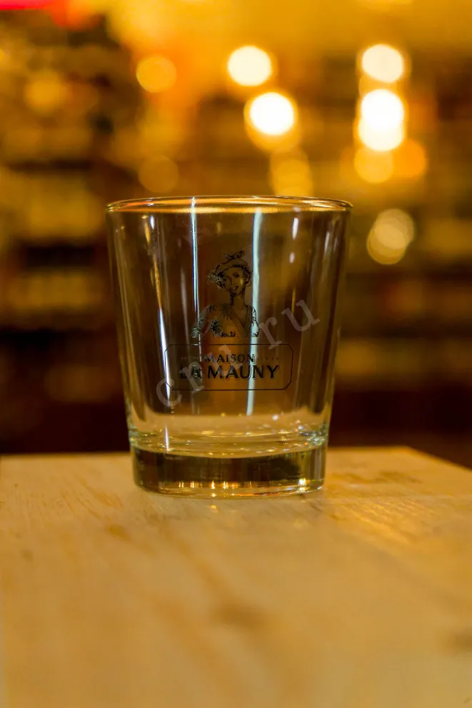В магазине Крю Профи La Mauny Vieux Agricole VO in gift box with glasses 0.7 л