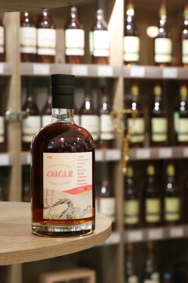 В магазине Крю Профи Omar Cask Strength Single Malt Orange Brandy Barrel Finished in gift box 0.7 л
