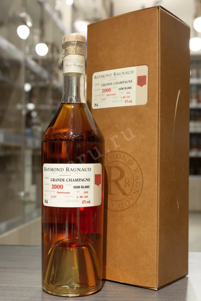 В магазине Крю Профи Raymond Ragnaud Millesime Grande Champagne in gift box 2000 0.7 л