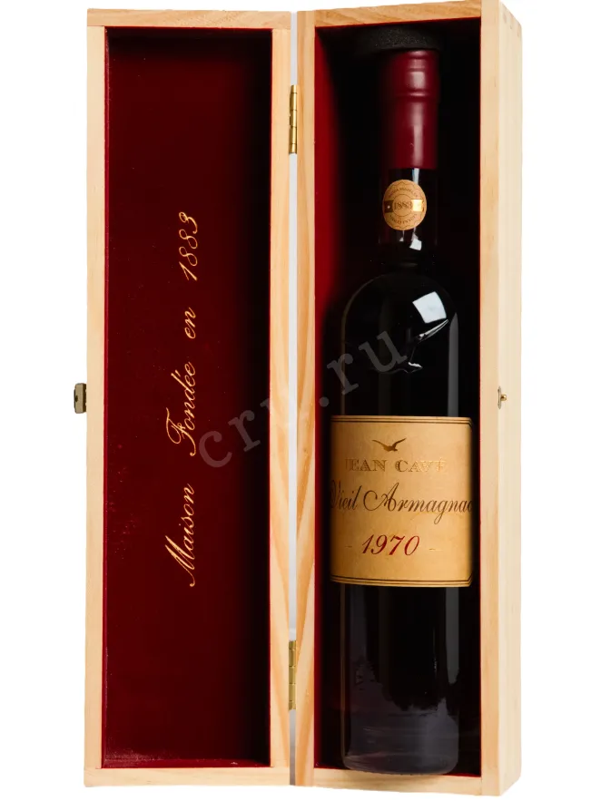 В деревянной коробке Jean Cave Vieil in gift box 1970 0.7 л
