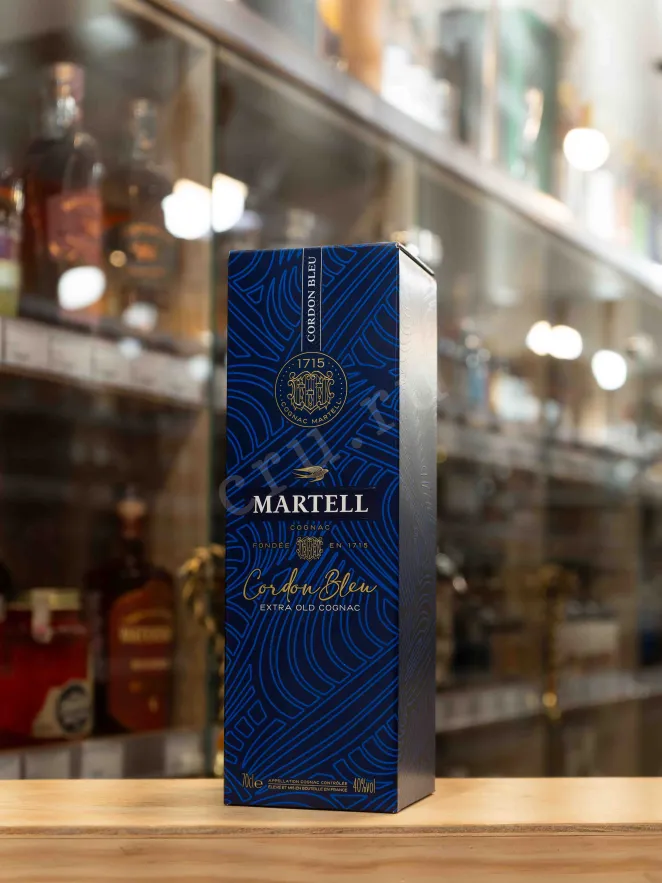 В магазине Крю Профи Martell Cordon Bleu with gift box 0.7 л