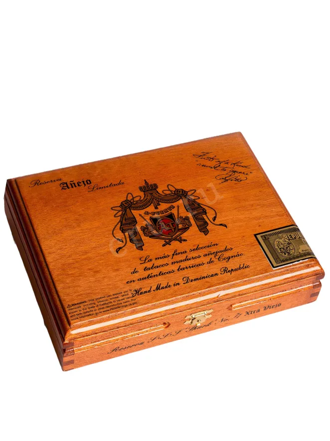 Коробка сигар Arturo Fuente Anejo Reserva Shark №77 Maduro