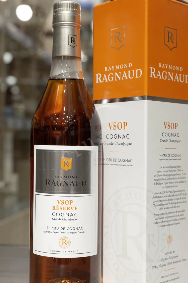 В магазине Крю Профи Raymond Ragnaud VSOP Reserve Grand Champagne 1er Cru De Cognac in gift box 0.7 л