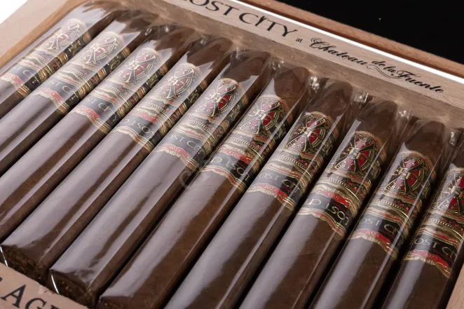 Коробка с сигарами ФФОКС Фуэне Фуэнте Опус Х Лост Cити Пирамида