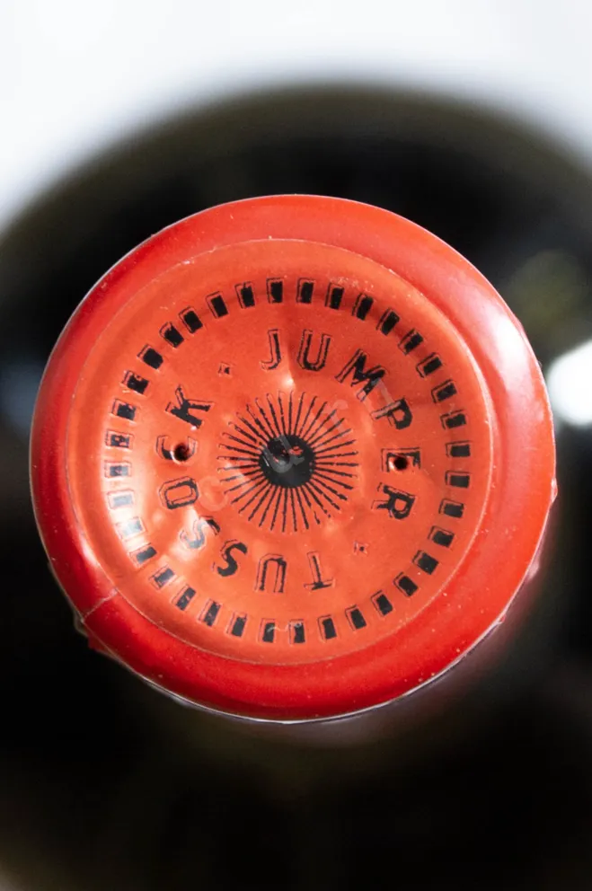 Пробка Tussock Jumper Saperavi 2021 0.75 л