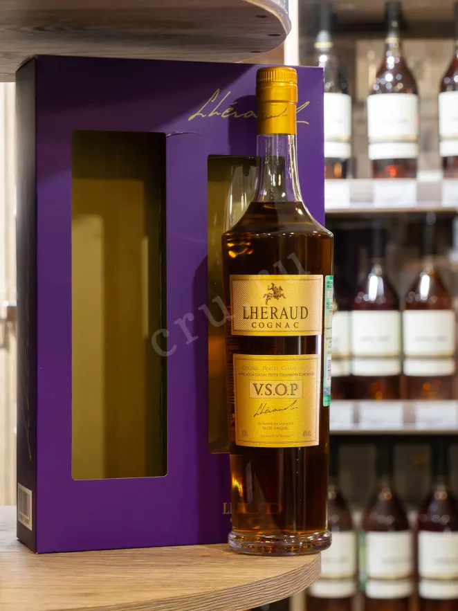 В магазине Крю Профи Lheraud Petite Champagne VSOP in gift box with 1 glass 0.7 л