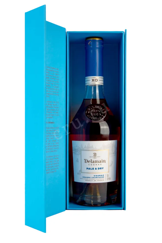 В подарочной коробке Delamain Hrand Champagne Pale and Dry XO 2011 0.5 л