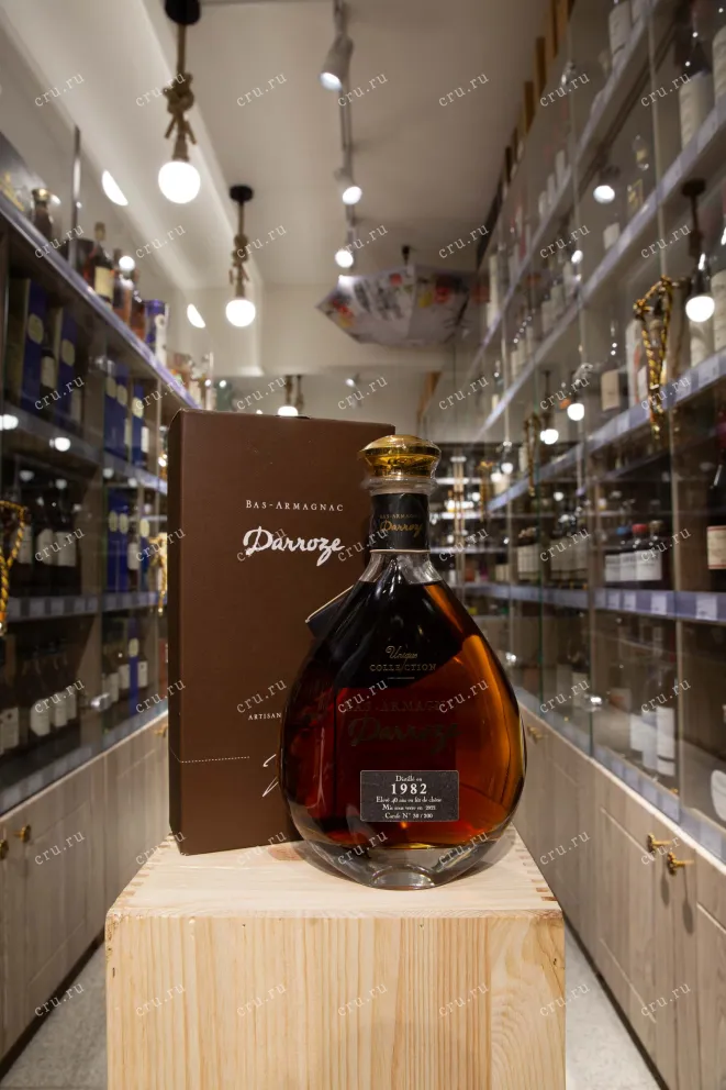 В магазине Крю Профи Darroze Unique Collection in decanter gift box 1982 0.7 л