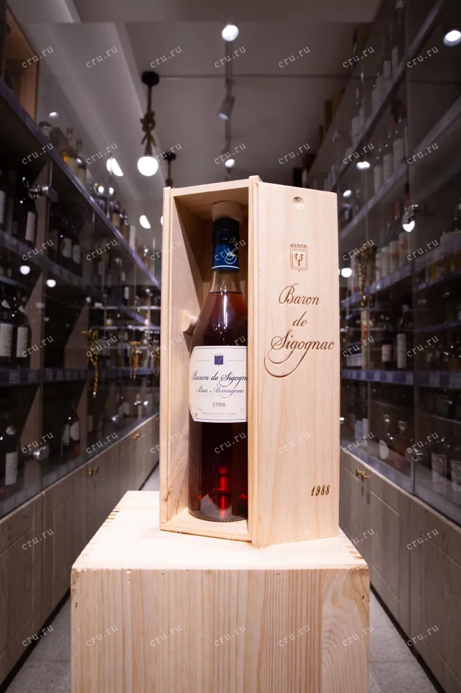 В магазине Крю Профи Baron de Sigognac wooden box 1988 0.7 л