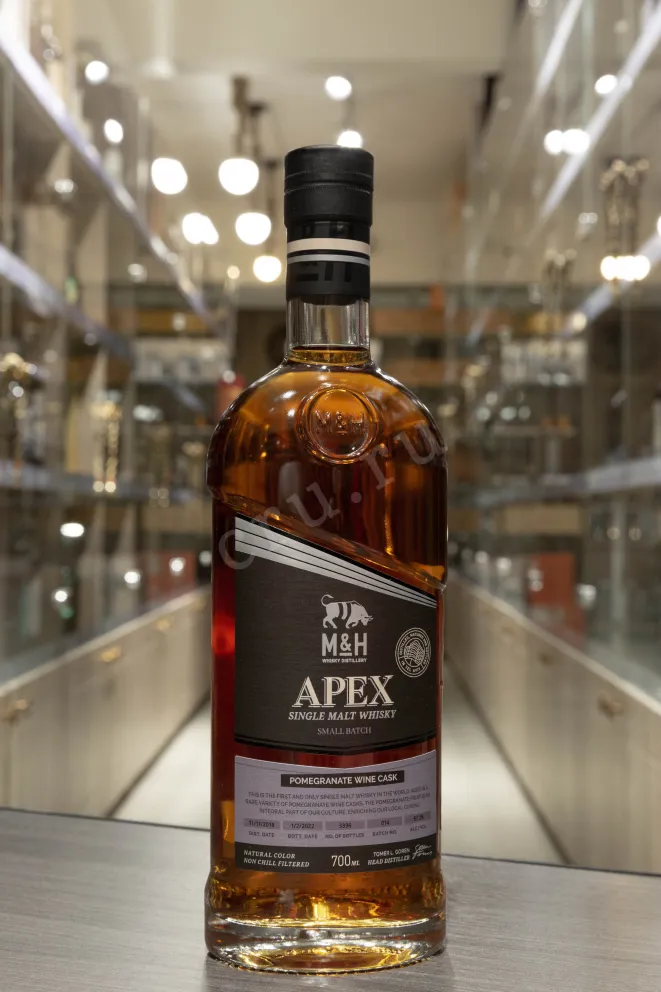 В магазине Крю Профи M & H Apex Pomegranate Wine Cask gift box 0.7 л