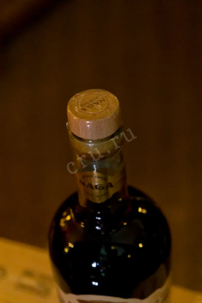 Пробка Naga Baravia Arrack Anggur Edition Red Wine Cask Finish in tube 0.7 л