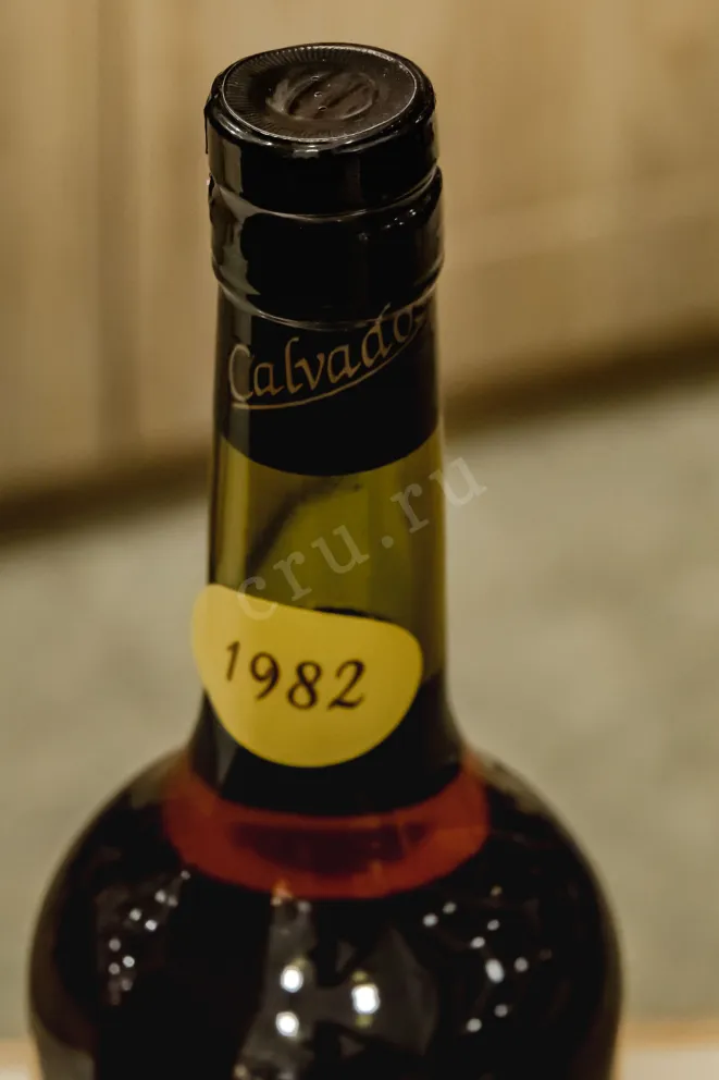 Пробка Domaine du Manoir de Montreuil Calvados Pays dAuge 1982 0.7 л