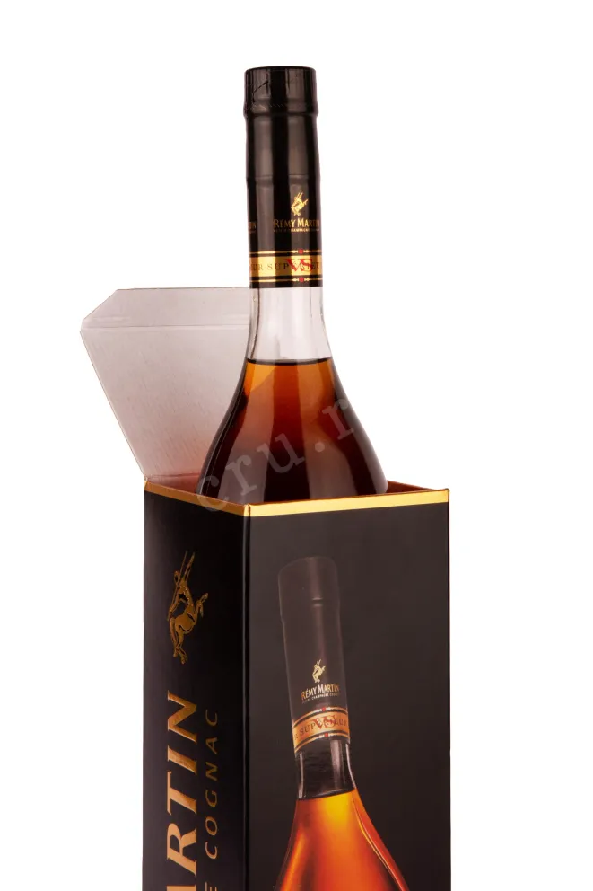 В подарочной коробке Remy Martin VS gift box 0.5 л