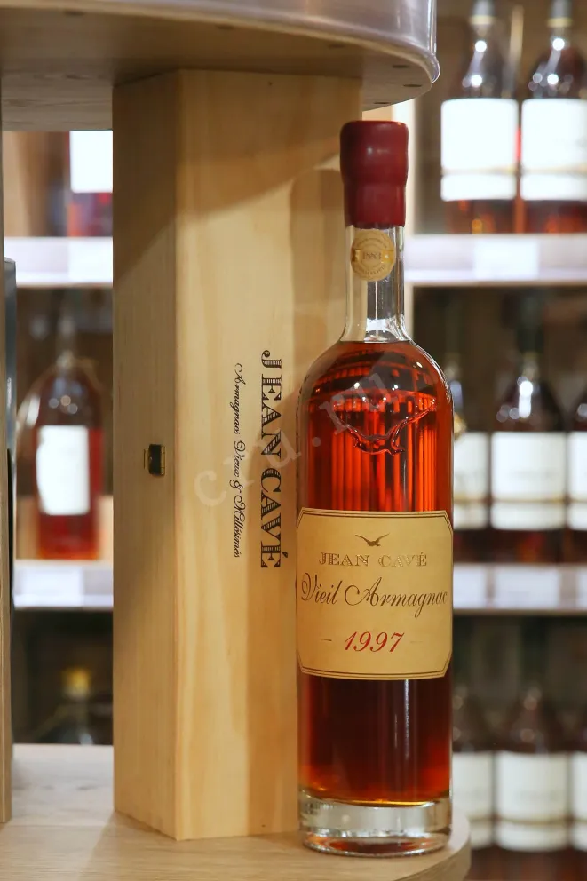 В магазине Крю Профи Jean Cave Vieil in gift box 1997 0.7 л