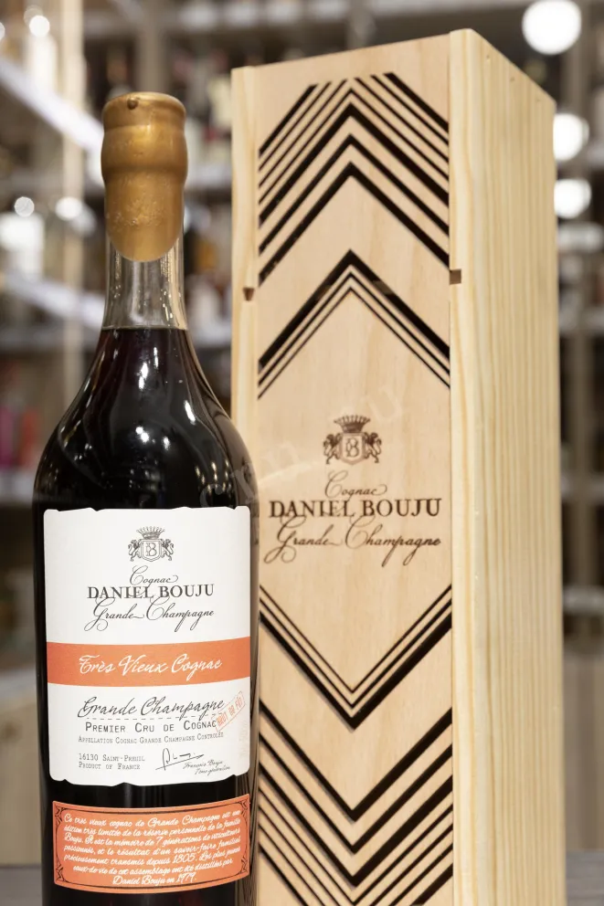 В магазине Крю Профи Brut de Fut Grande Champagne Daniel Bouju wooden box 1980 0.7 л