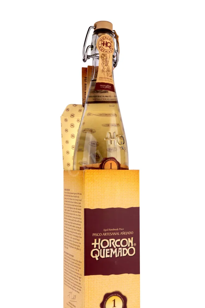 В подарочной коробке Horcon Quemado Pisco Especial 1 Ano 2022 0.645 л