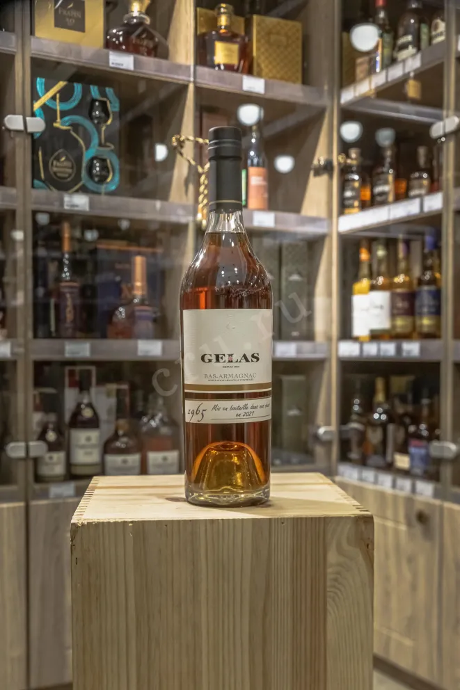 В магазине Крю Профи Gelas 1965 0.7 л