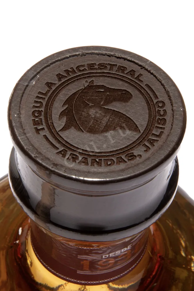 Пробка Carrera Anejo in gift box 0.75 л