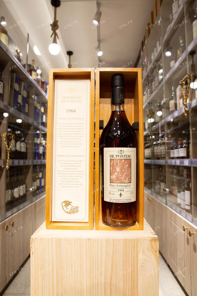 В магазине Крю Профи Bas-Armagnac De Pontiac wooden box 1964 0.7 л