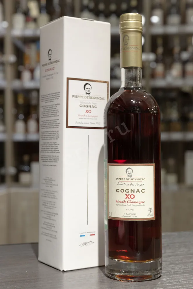 В магазине Крю Профи Pierre de Segonzac Selection des Anges XO in gift box 0.7 л